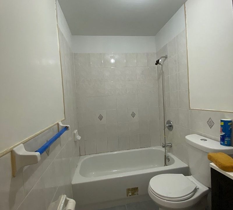 2nd image of 123 Crystal St #1