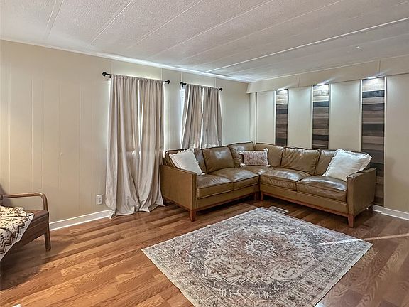 2nd image of 130 Chaparral Dr