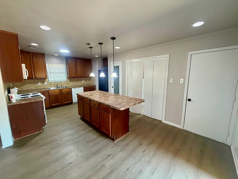 830 Windsor Pl — Photo 9