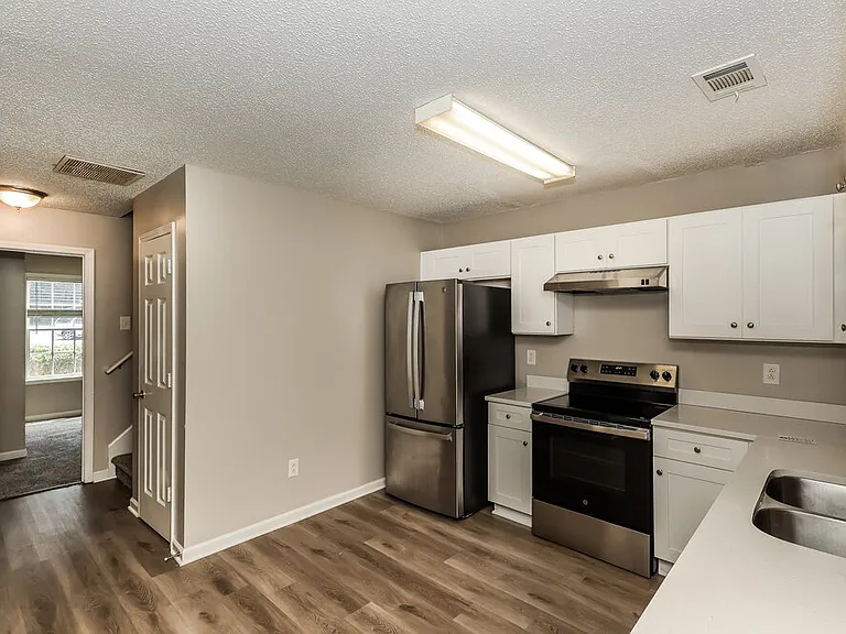 2150 Ivy Ln — Photo 9