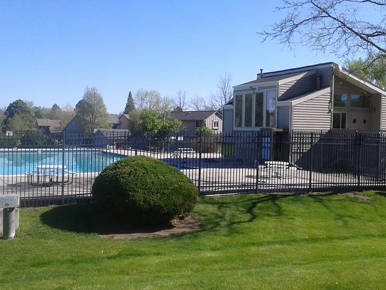 HOA amenity - Pool and clubhouse