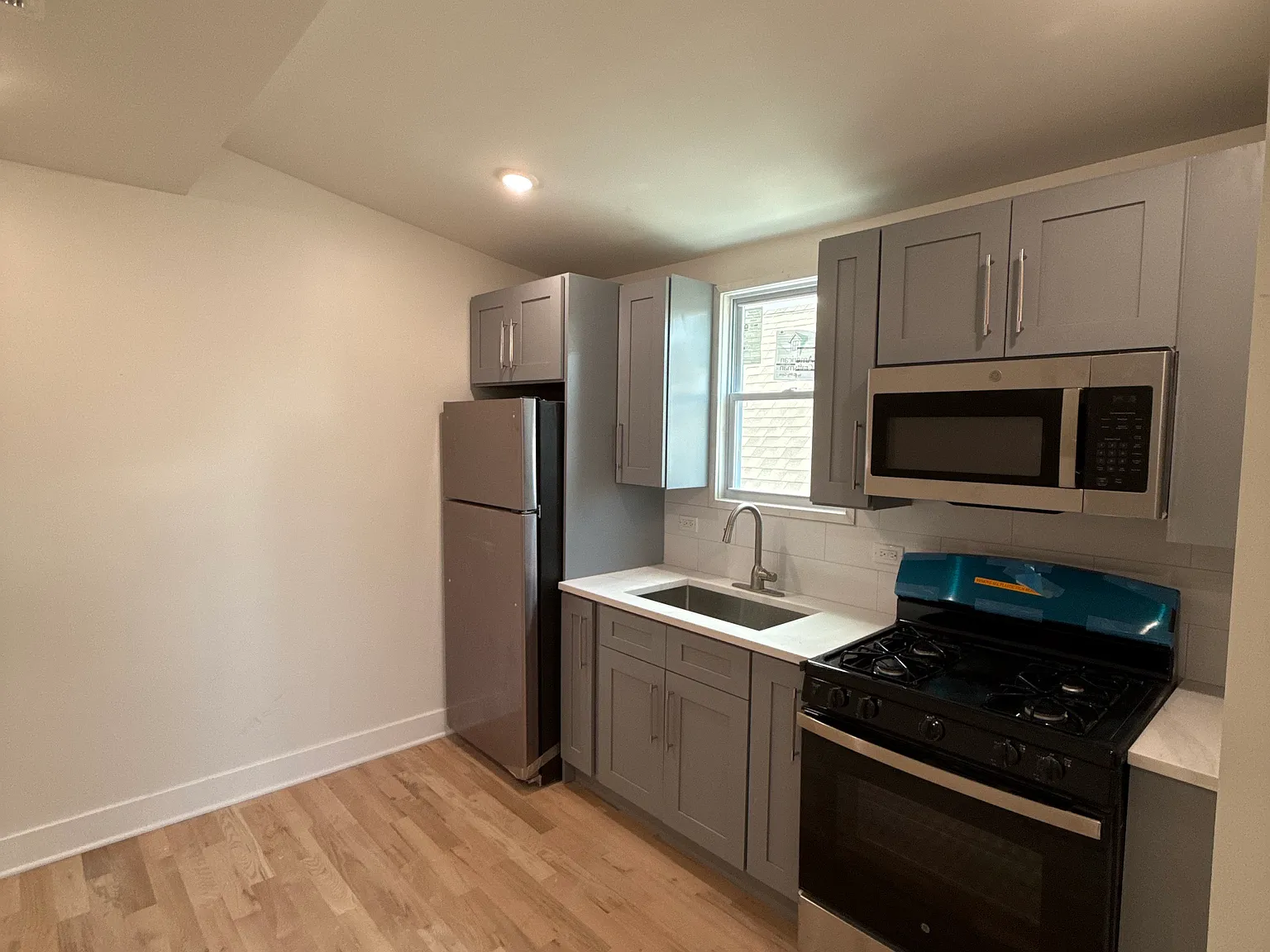 1 bed, $1,695 — Photo 2