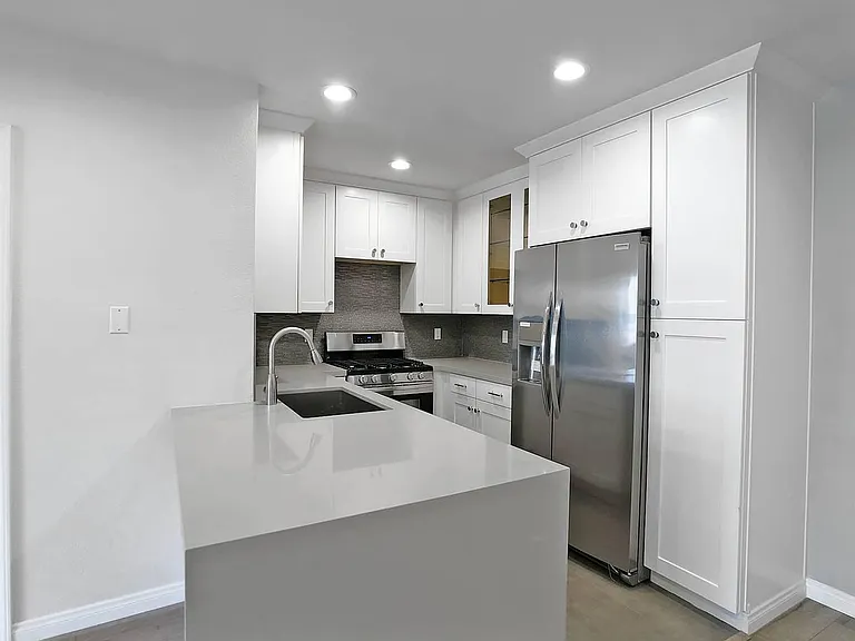 1601 Selby Ave #102 — Photo 4