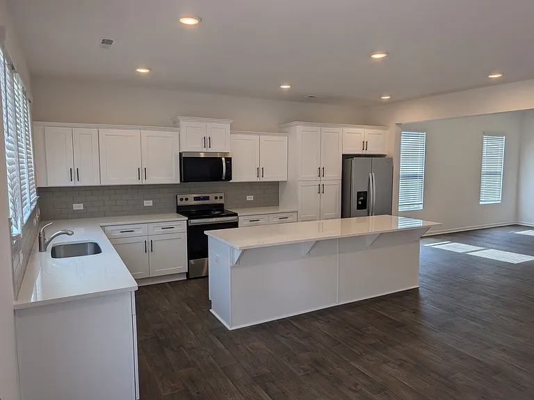 437 Gentle Bend Cv — Photo 5