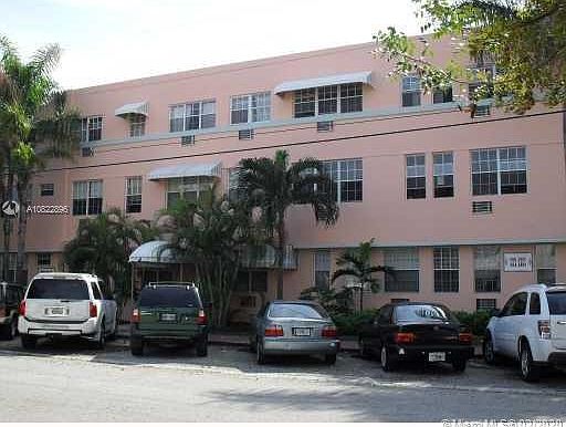 1st image of 1022 Bay Dr APT 7