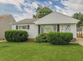 6574 Queens Park Ave, Mayfield Heights, OH 44124