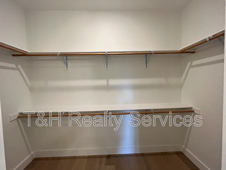 930 Woodlawn Ave — Photo 21