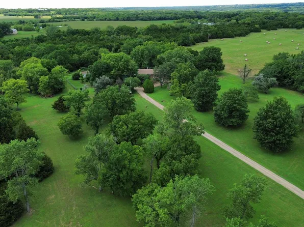 10021 SE Shadden Rd, Overbrook, KS 66524