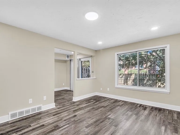 9459 Central Park Blvd — Photo 5