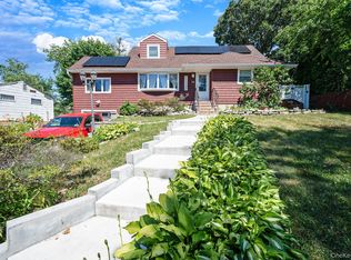 14 Benmor Court, Plainview, NY 11803