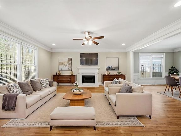3rd image of 1864 La Mesa Ln