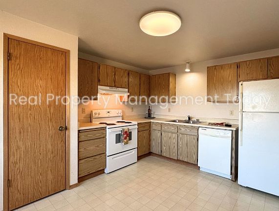 5th image of 9919 132nd Street Ct E APT D