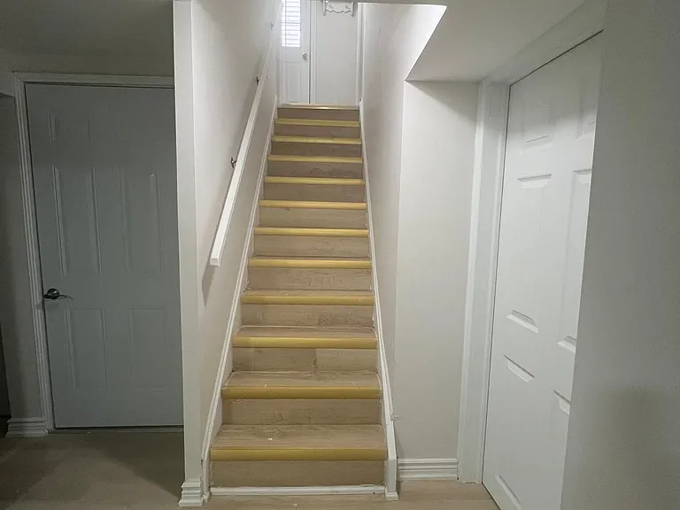 1398 Tampa Cres #LOWER — Photo 2