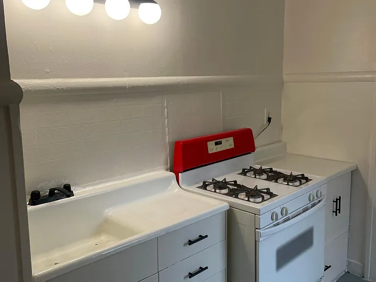 520 Crescent St NE #2 — Photo 8