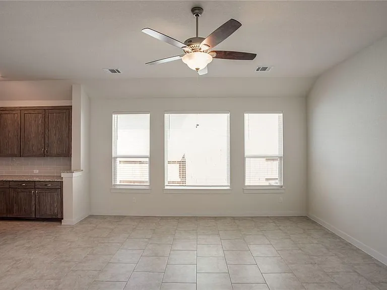 608 Saturnia Dr — Photo 18
