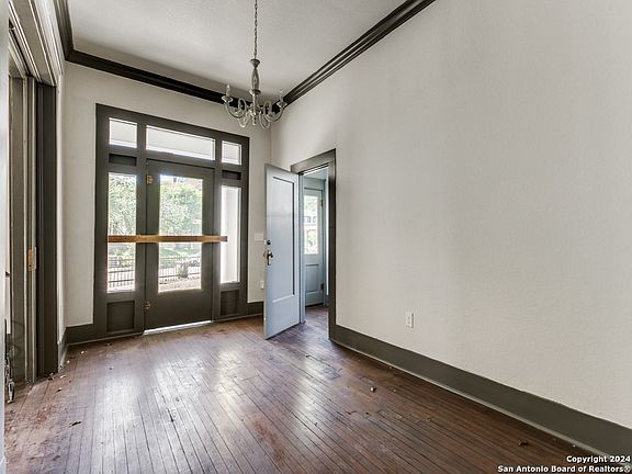4th image of 138 CASTILLO AVE