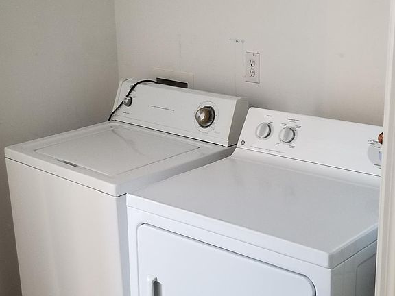 4th image of 1404 Pine St #1