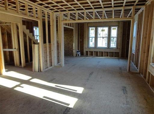 5th image of 23 Oak St