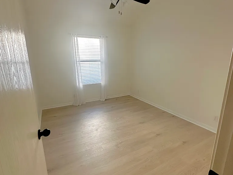 4704 Lake Champlain Ln — Photo 28