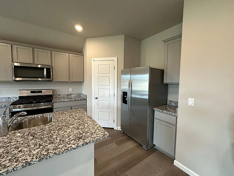 10516 SW 41st St — Photo 13