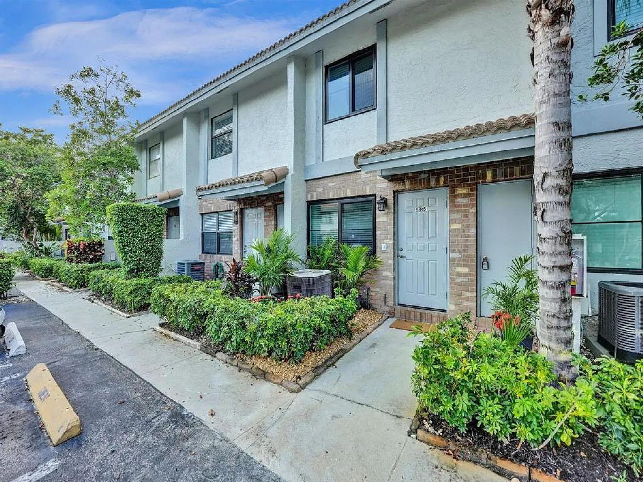 2 bed, 2.5 bath, 1280 sqft, $2,600 — Photo 2