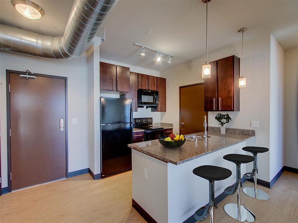 1st image of 840 W Juneau Ave #3985730