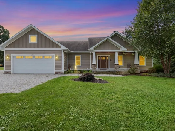 2976 Greenleaf Rd, Akron, OH 44312