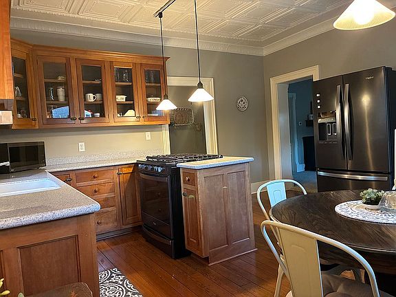 3rd image of 301 W Waterford St