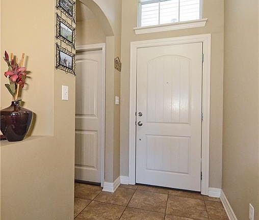 3rd image of 302 Avondale Ln