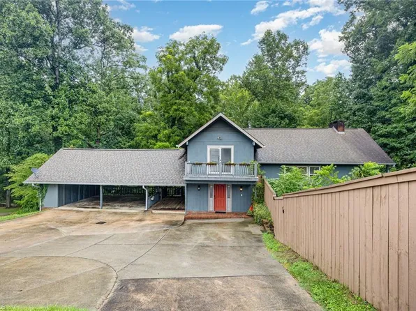 64 Cub Dr, Thomasville, NC 27360