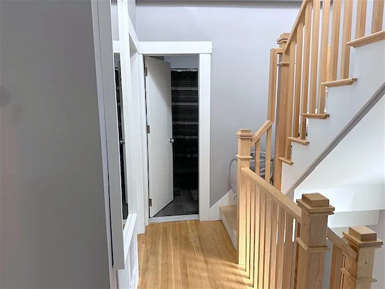 315 Windsor St — Photo 9