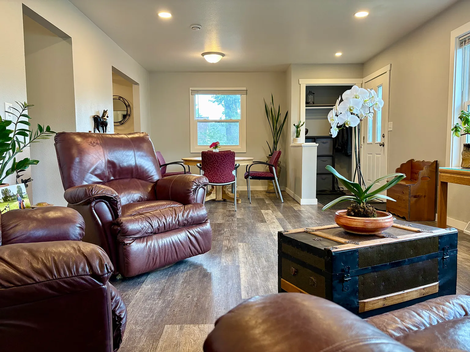3 bed, 1000 sqft, $1,600 — Photo 4