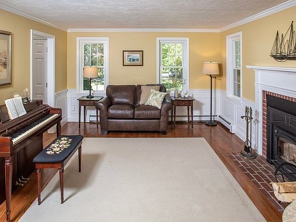 4th image of 3 Pheasant Hill Ln