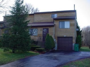 17 Hamlet Ct, Wappingers Falls, NY 12590