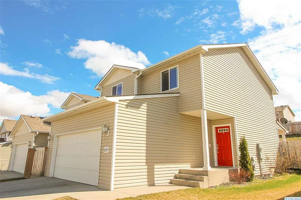3 Bedroom, 2.5 Bath on sunnyside hill! — Photo 1