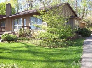 2946 White Oaks Ln, Buchanan, MI 49107