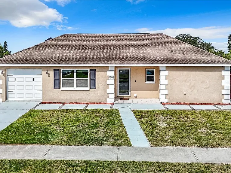 1203 Mandarin Dr — Photo 1