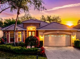 4828 Cerromar DR, NAPLES, FL 34112