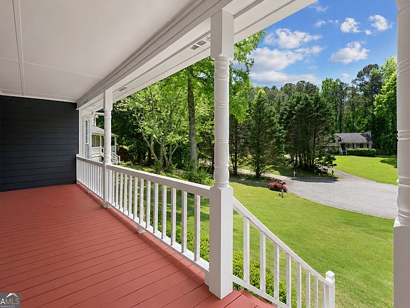 4th image of 51 Bedford Ct