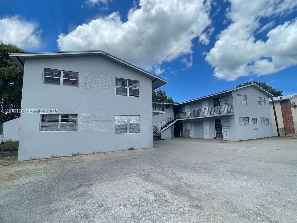 1st image of 332 SW 3rd St APT 9