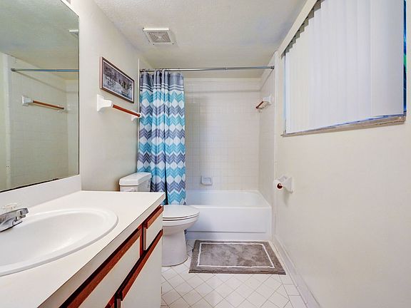 5th image of 3453 NW 44th St APT 107