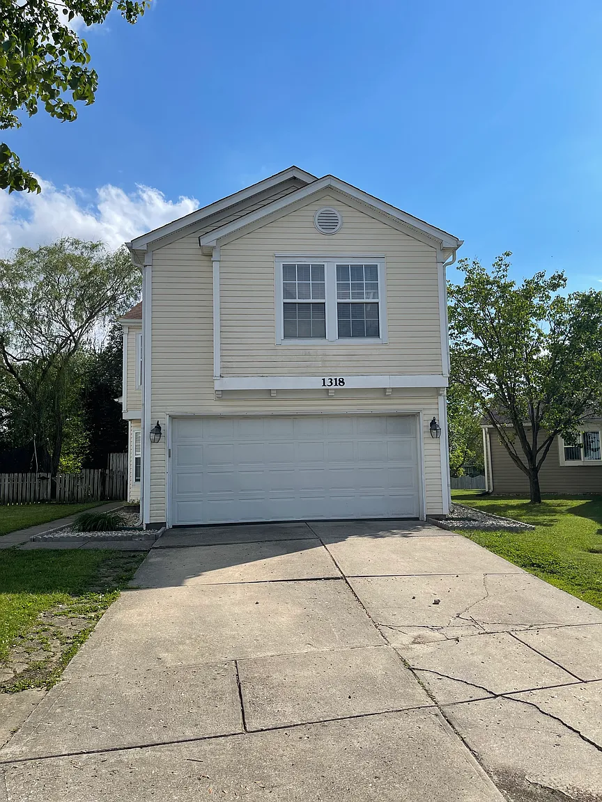 1318 Crescent Dr photo 1