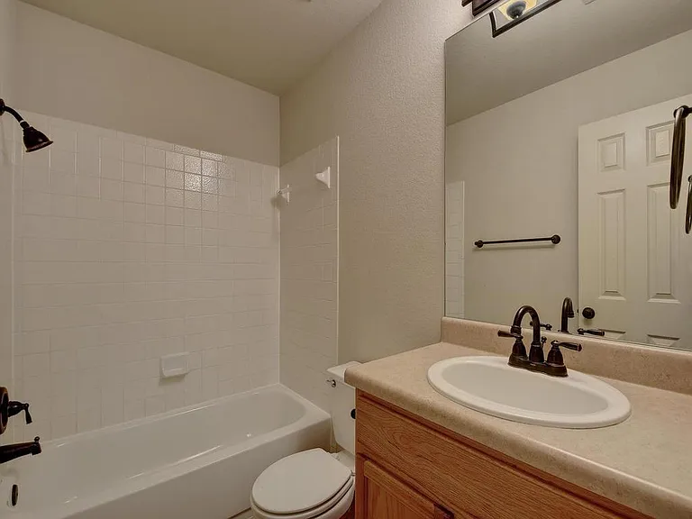 136 Strawn — Photo 17