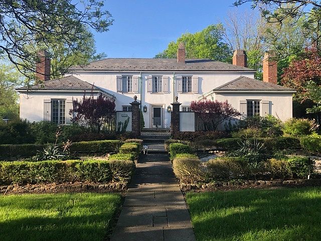1st image of 22870 Canterbury Ln