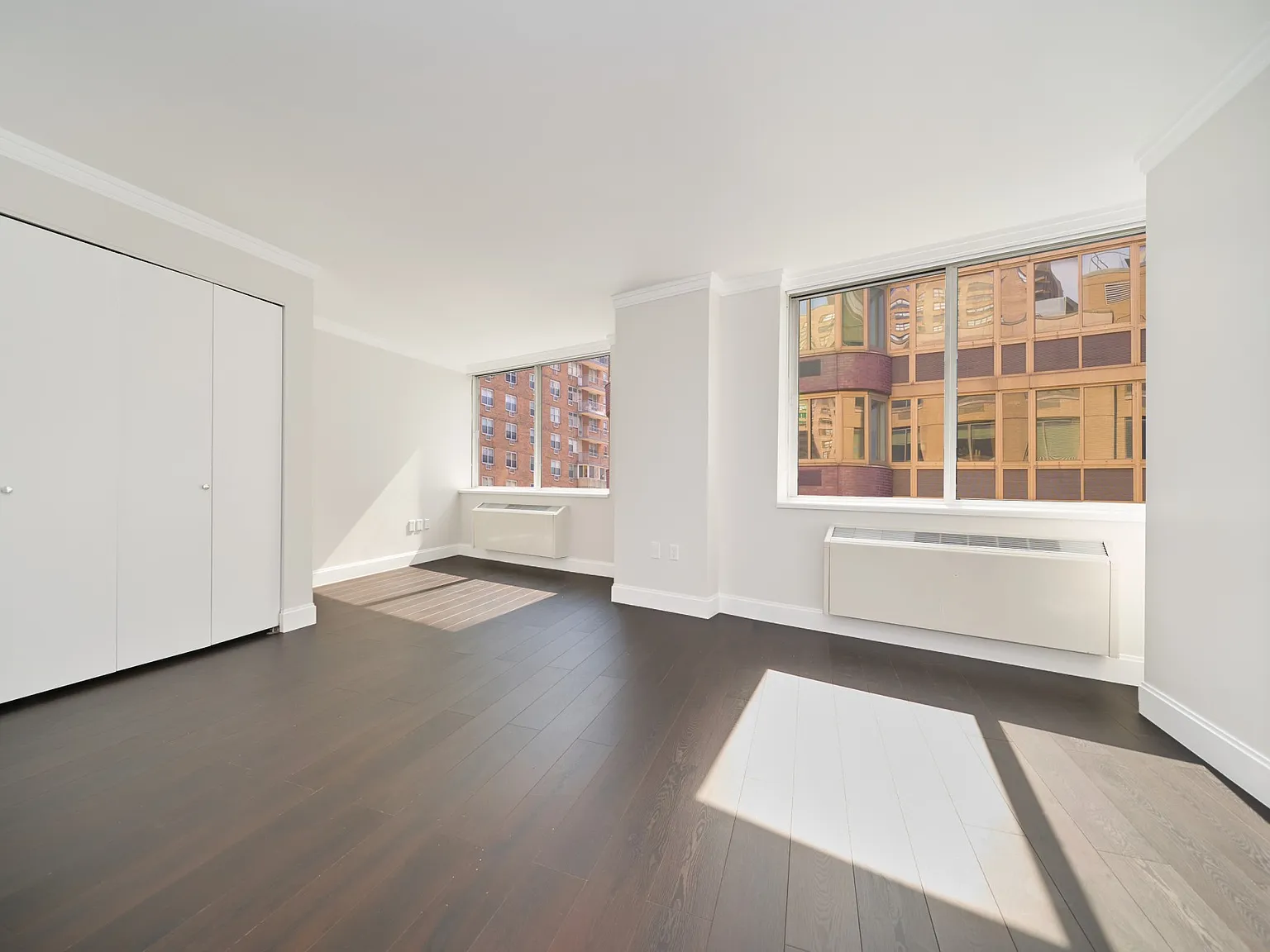 160 Riverside Boulevard — Photo 3