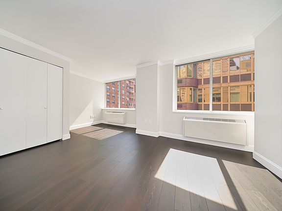 3rd image of 160 Riverside Blvd APT 302