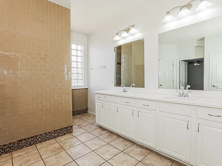 4091 E Carriage Way — Photo 12