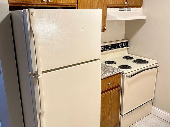 4th image of N114W15846 Sylvan Cir APT 102