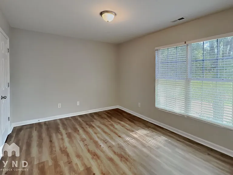2023 Swimming Hole Cir — Photo 18