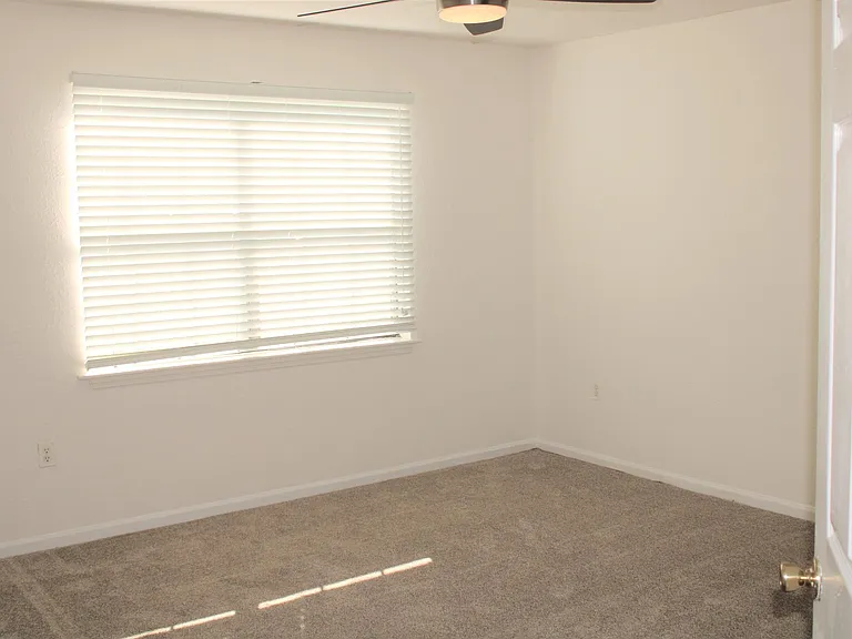 master bedroom 13.5' x 12.75'
